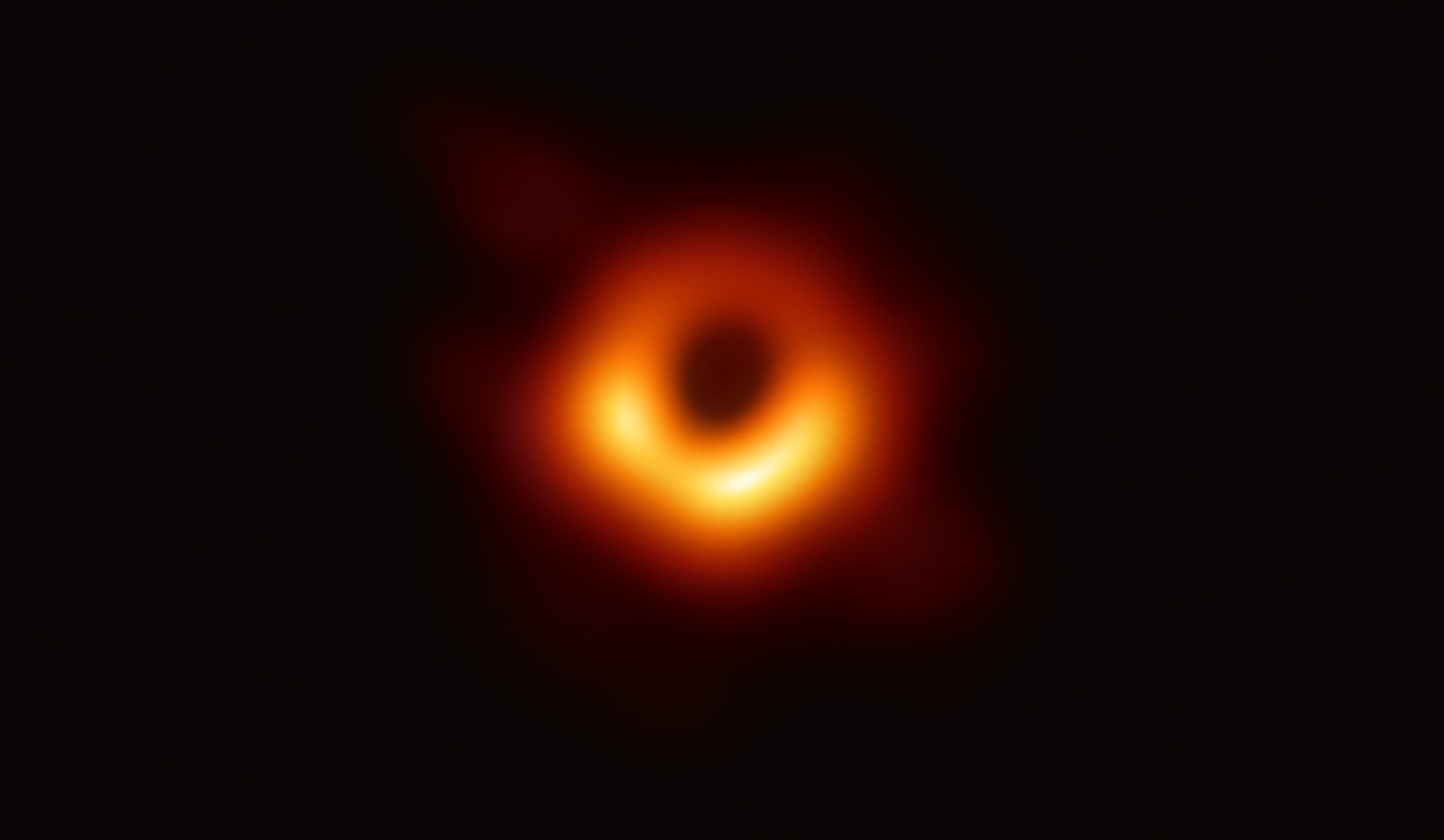 أول صورة لثقب أسود: حلقة برتقالية مضيئة حول مركز مظلم، M87*